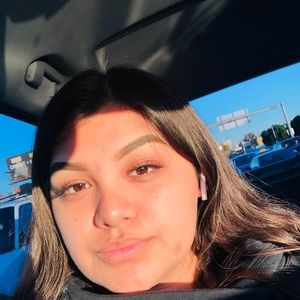 Meet your Posher, Emilia